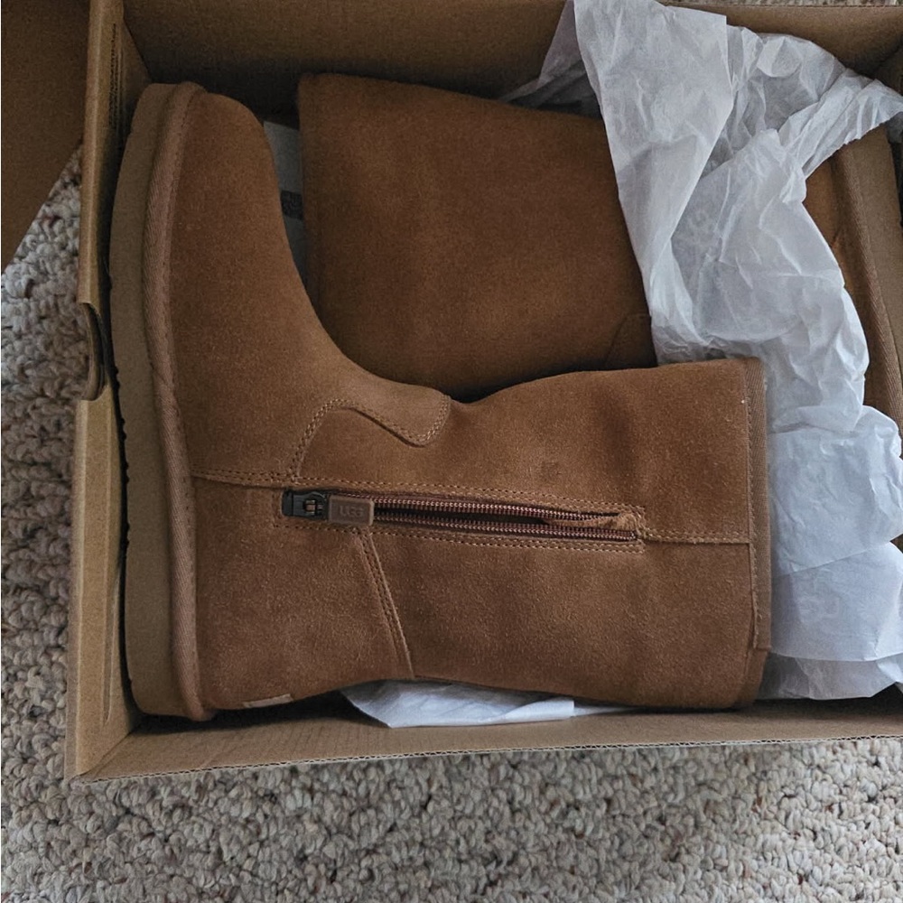 UGG Chestnut Classic Celvin Boots